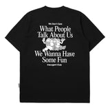 インサージェントクラブ - Tシャツ「Kaos Have Fun」ブラックグラフィック