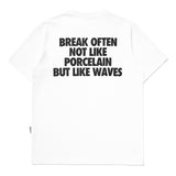INSURGENT CLUB X ISSER – Tシャツ ジェームズ・ホワイト