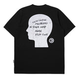 インサージェントクラブ - Tシャツ「カオス・オーバー・シンキング」ブラックグラフィック